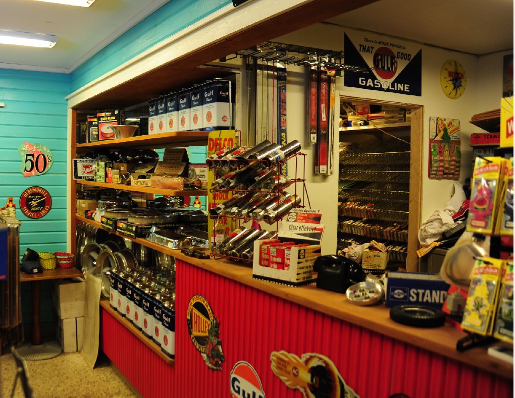 Viksjö Mat & Nostalgi utökar med speedshop och bilar