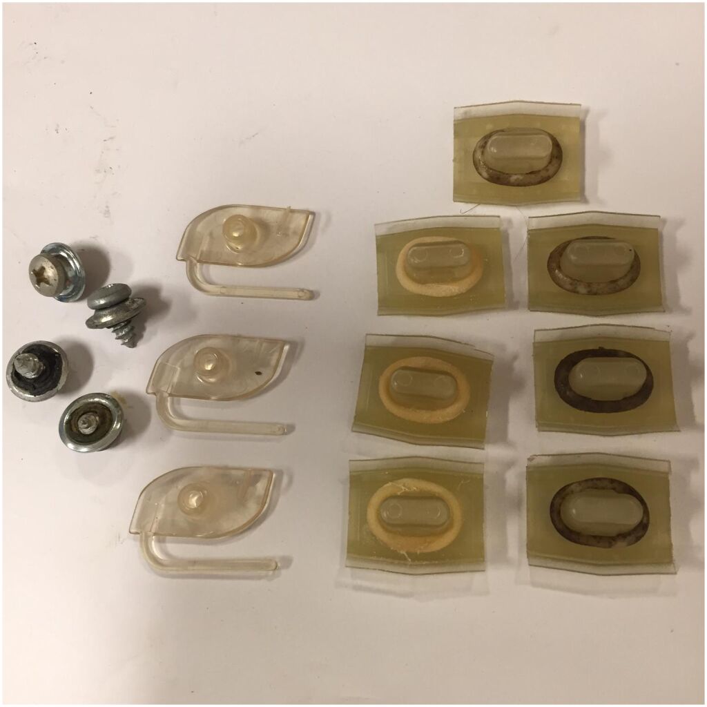 CLIPS DÖRRLISTER + INSTRUKTIONER CHEVROLET 1963-64 , GM 3852503O NOS