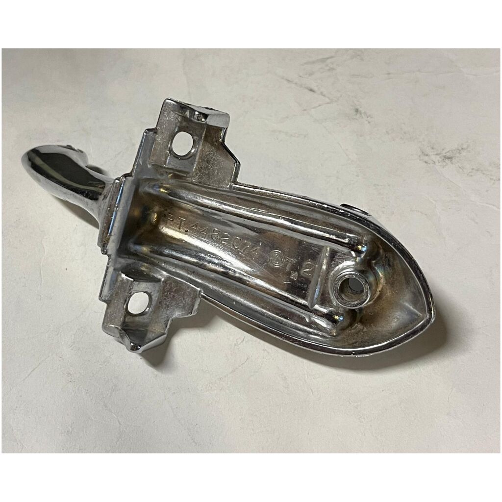 Invändig Backspegelfot krom alla GM B+C-body 4dr HT 1965-66 , GM 4482074 NOS