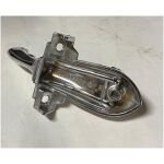 Invändig Backspegelfot krom alla GM B+C-body 4dr HT 1965-66 , GM 4482074 NOS