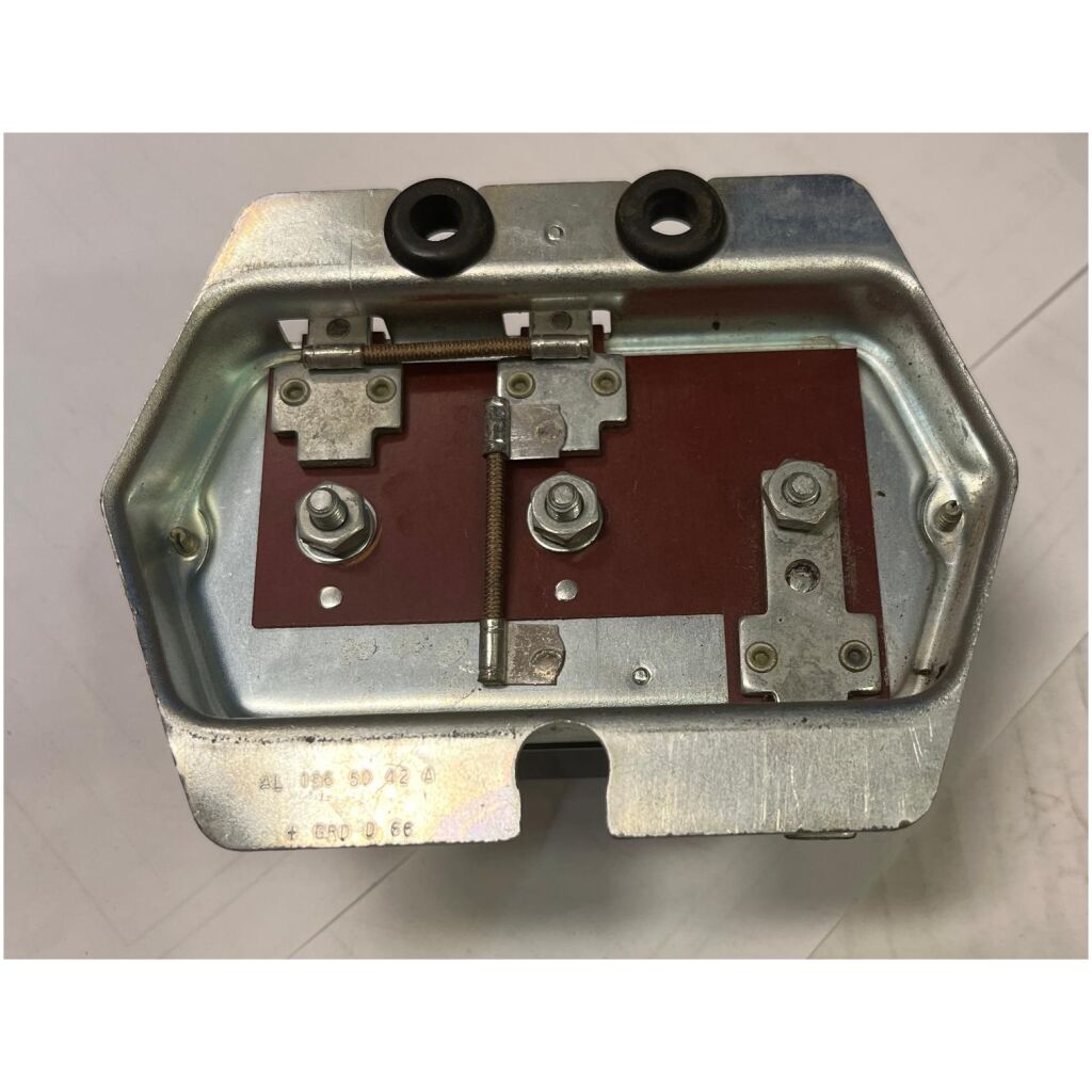 Laddningsrelä 6V 42-50A pos,grd Chry Dod Jeep Plym Nash 1948-71, AL-156