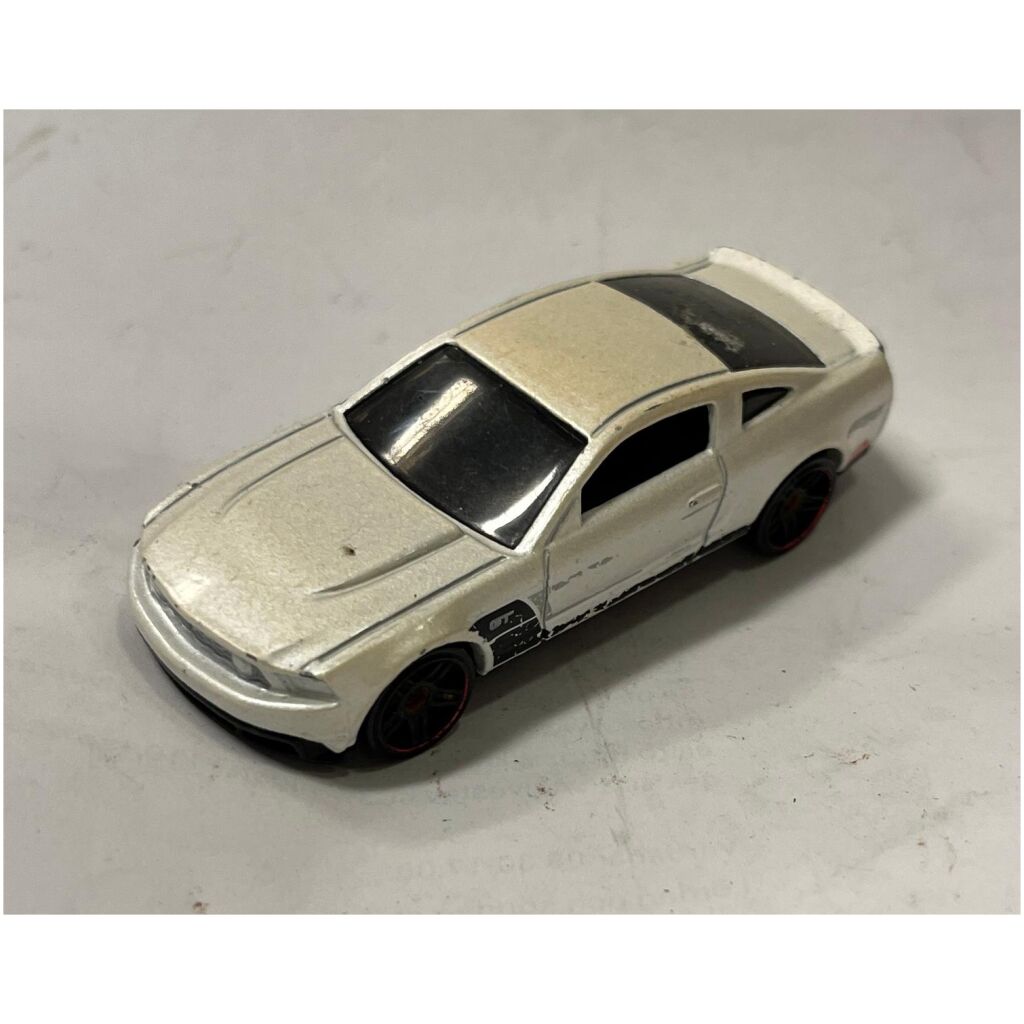 Ford Mustang GT 2010 - Hot Wheels 1/64