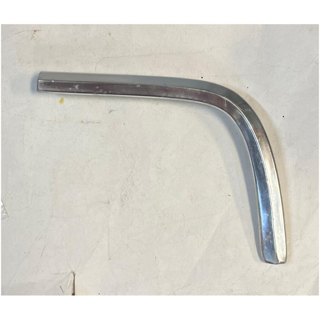 Lower rear molding höger bak Chevrolet Impala SS 1964 2dr HT & Cabriolet