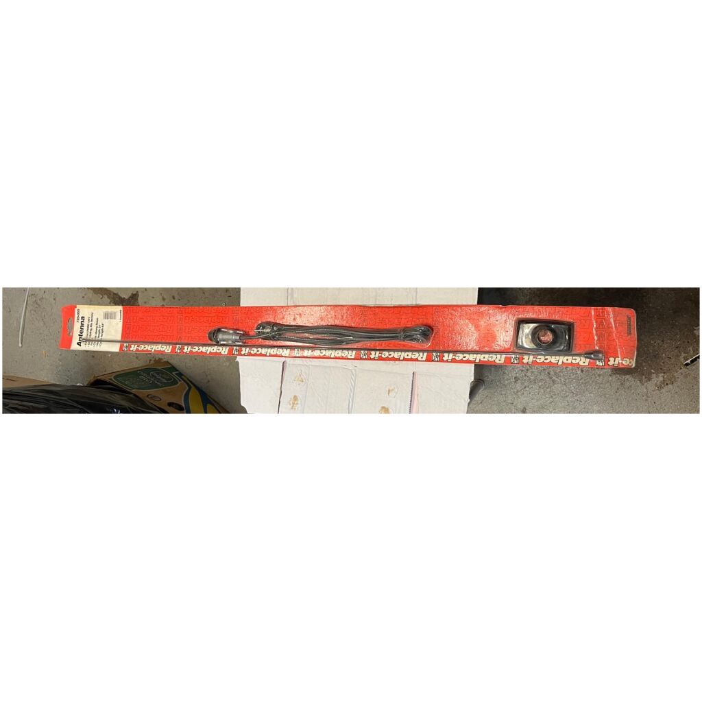Antenn de flesta Ford bilar max längd 31" kabellängd 64" Dorman 720-055
