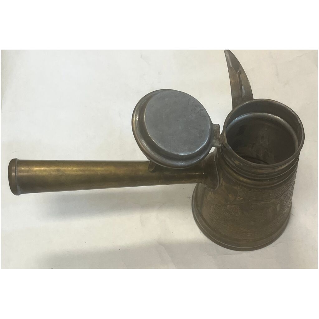 Gammal turkisk tekanna vattenkokare med lock i mässing tillverkad 1900-1940