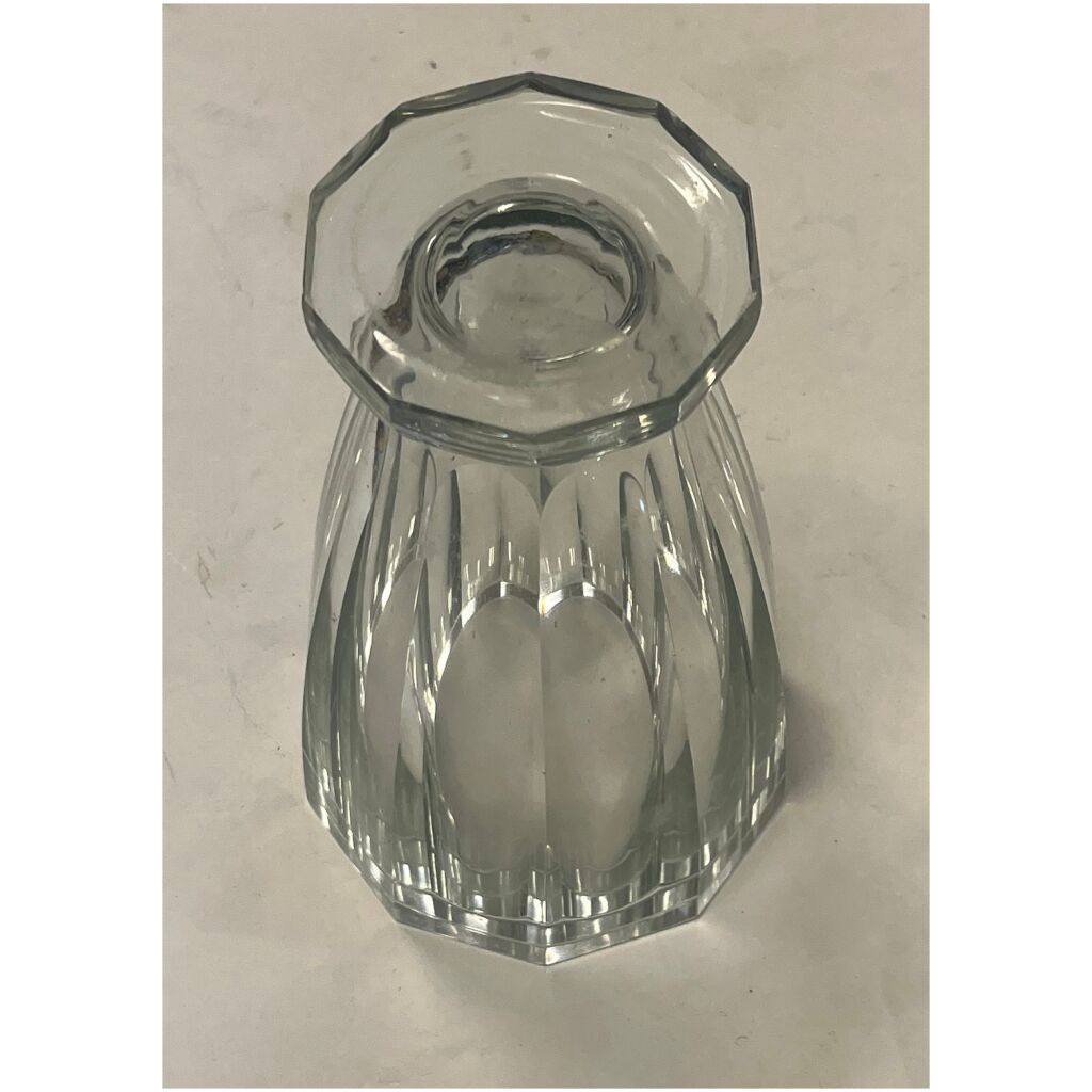 Kristallvas på fot i tjockt glas 20cm hög x 12cm dia x 8cm dia foten,