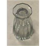 Kristallvas på fot i tjockt glas 20cm hög x 12cm dia x 8cm dia foten,