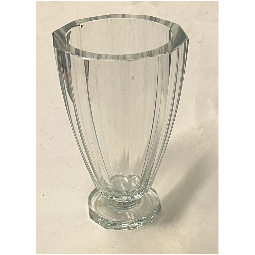 Kristallvas på fot i tjockt glas 20cm hög x 12cm dia x 8cm dia foten,