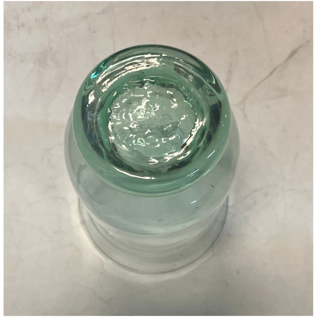Vas / glas med grön botten 10cm dia 16cm hög