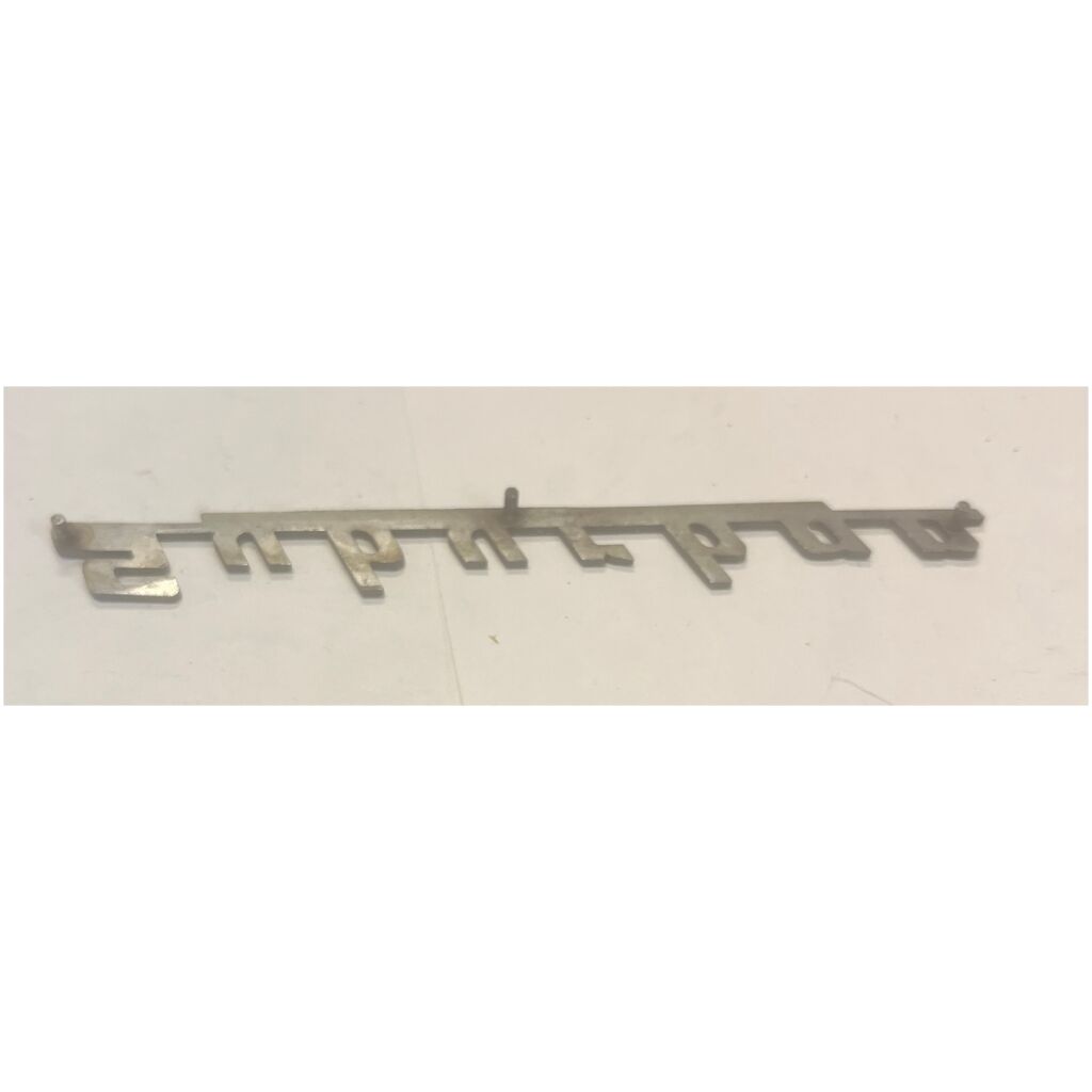 Emblem framskärm Plymouth Suburban 1950 begagnad