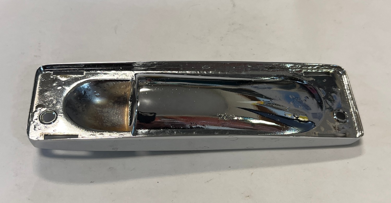 Innerbelysningsfäste passar diverse GM bilar 1958-1967 13,5cm lång omkromad