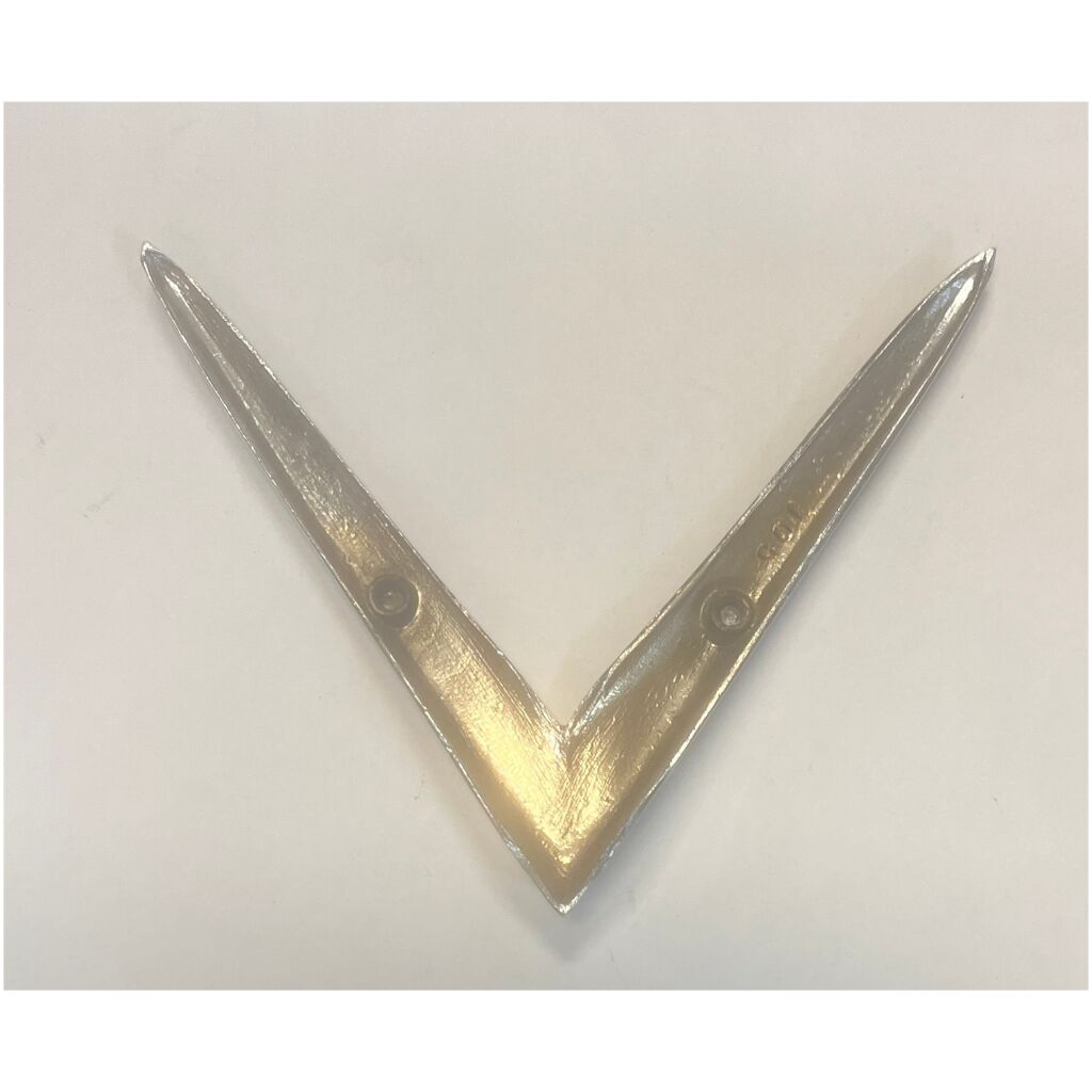 V emblem Cadillac höjd 11cm bredd 13,5cm art,nr: 105