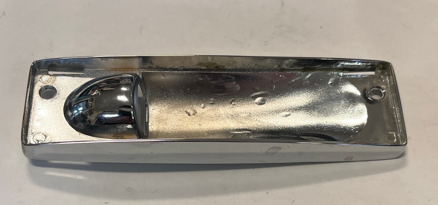 Innerbelysningsfäste passar diverse GM bilar 1958-1967 13,5cm lång omkromad