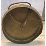 Gonggong instrument 17cm dia Burma mässingsplåt med dekor & läderband