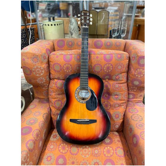Johnson begagnad akustisk gitarr helt spelbar