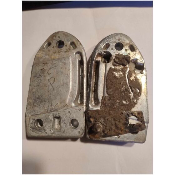 DÖRRLÅS DELEN PÅ A-STOLPEN "STRIKER PLATES" 1955-62 GM
