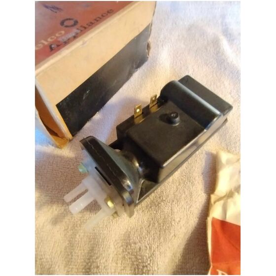 NOS SPOLARPUMP CHEVROLET 1961-62