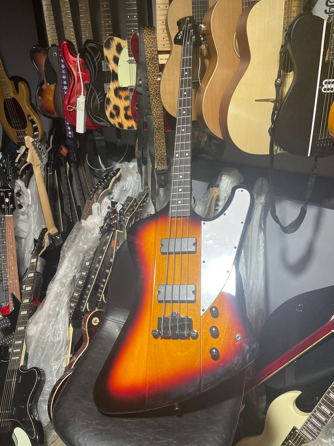 Harley Benton Tbird sunburst bass TB70VS