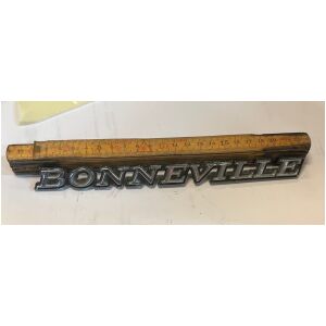 Emblem bakände Pontiac Bonneville 1971-1972 GM 9882853, begagnat