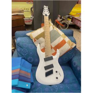 Harley Benton R-458 8 strängad gitarr