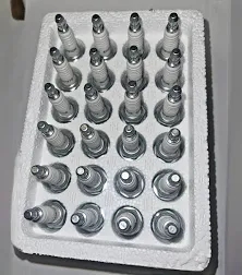 24 PACK CHAMPION N1032Y RACINGTÄNDSTIFT