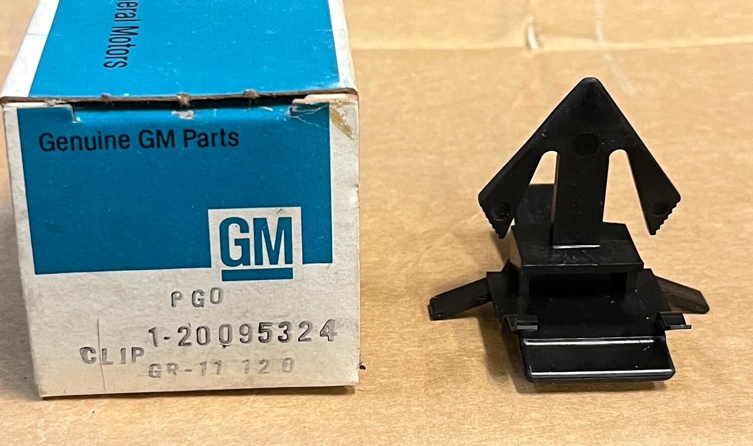 Clip tak bak 1-styck GM 1978-1988 , GM gr.11.120 20095324 NOS