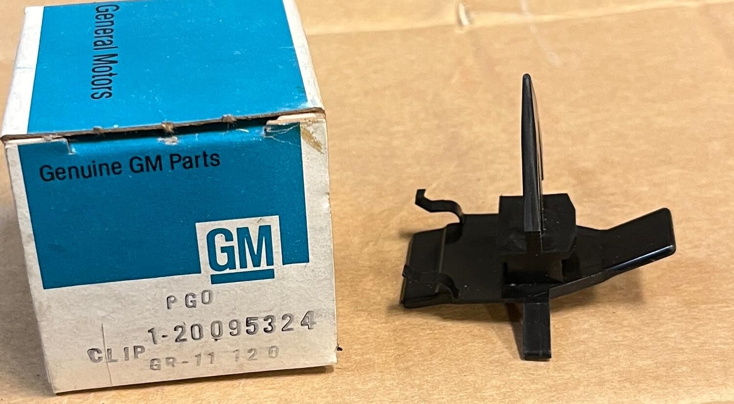 Clip tak bak 1-styck GM 1978-1988 , GM gr.11.120 20095324 NOS - Bild 2