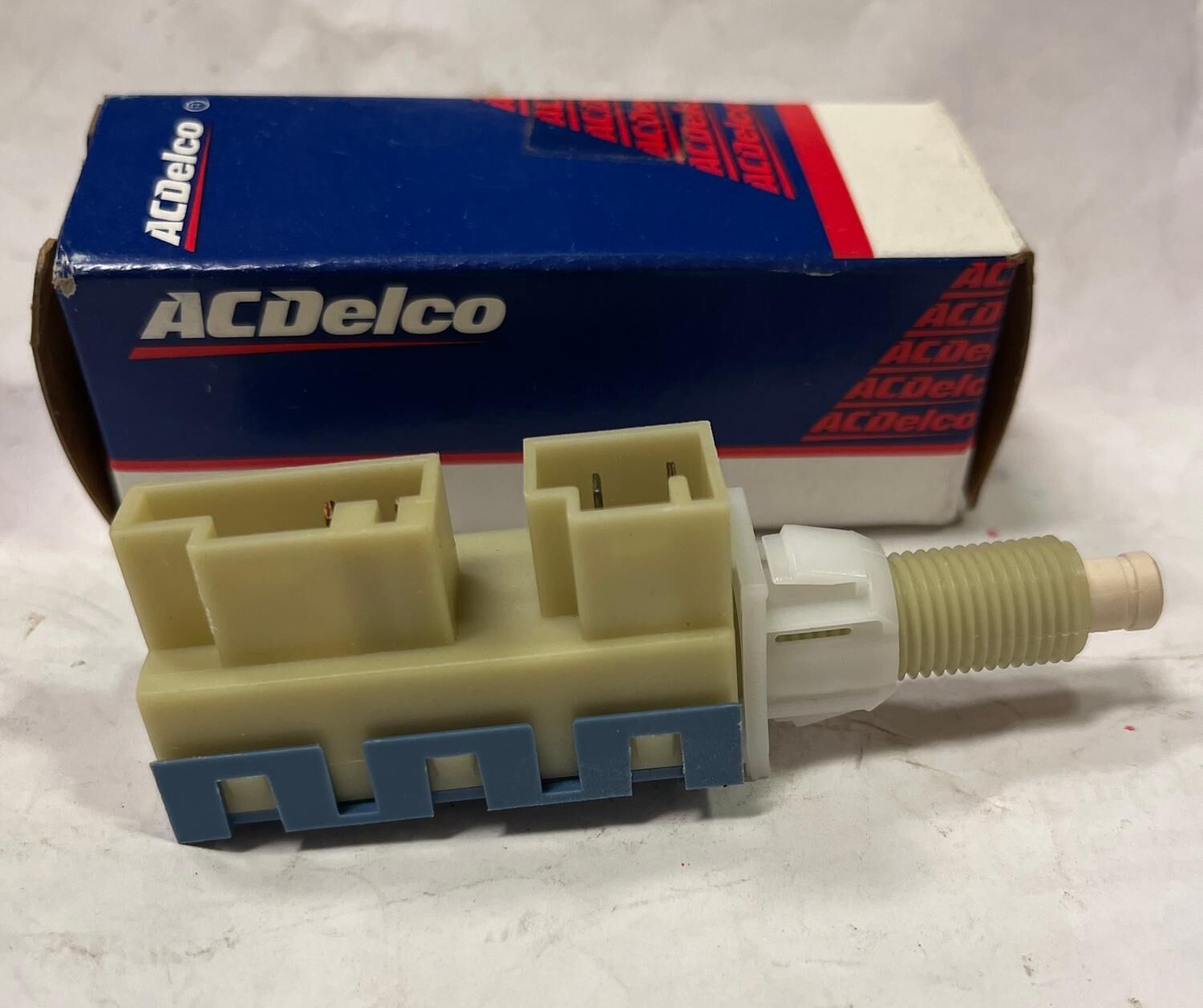 Bromsljuskontakt Buick Chev Olds Pontiac 1994-95, AC Delco D1566D 10228811 - Bild 3