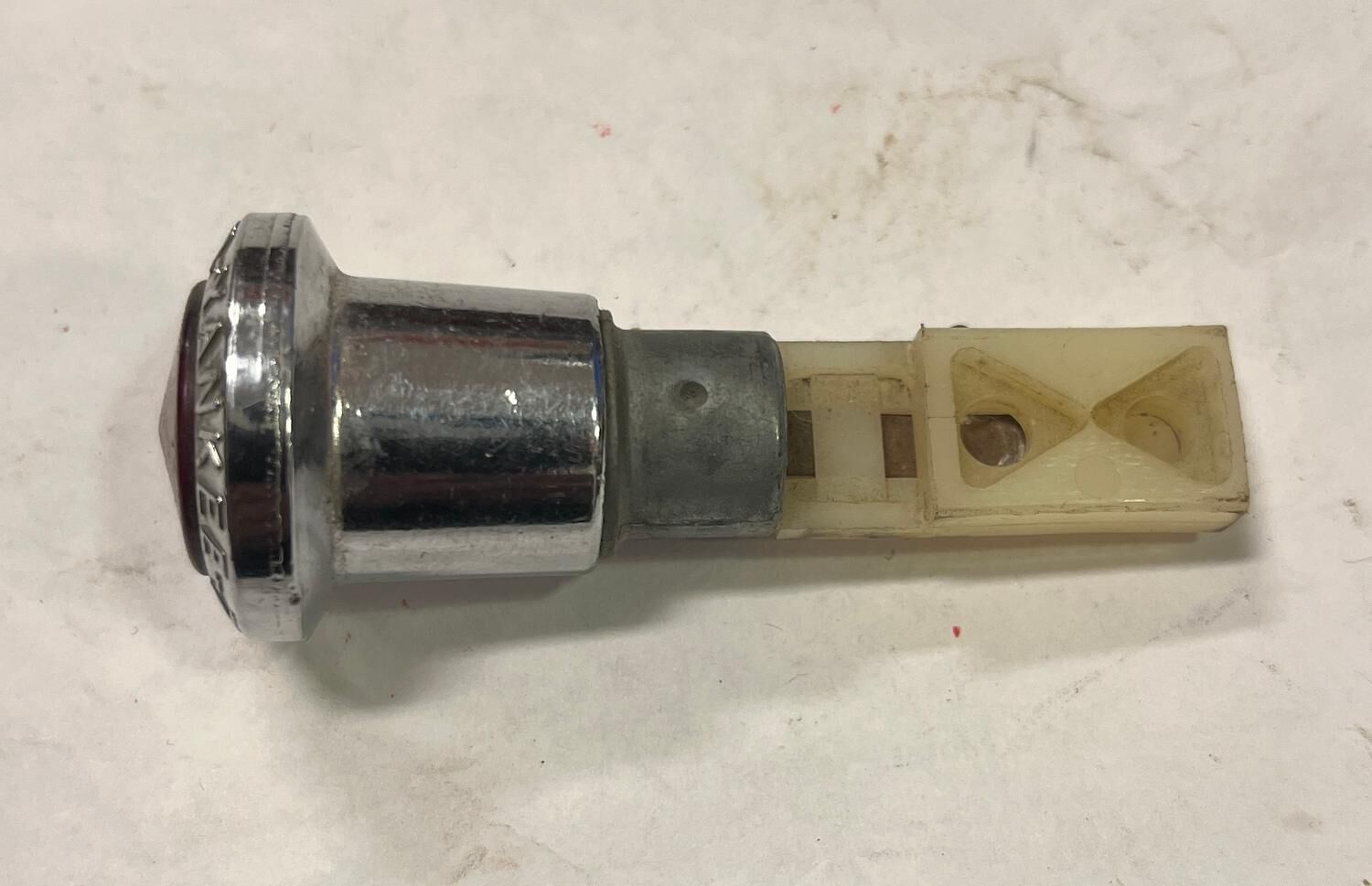 Yankee 760 Warning Switch – Varningslampa för Instrumentbräda - Bild 2