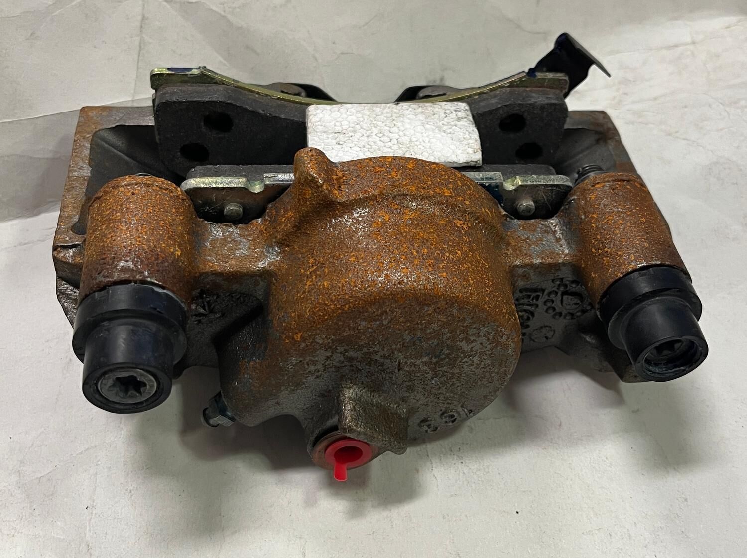 Bromsok vänster fram Buick Chev Cad Olds Pontiac 1983-90, Bendix L55304M