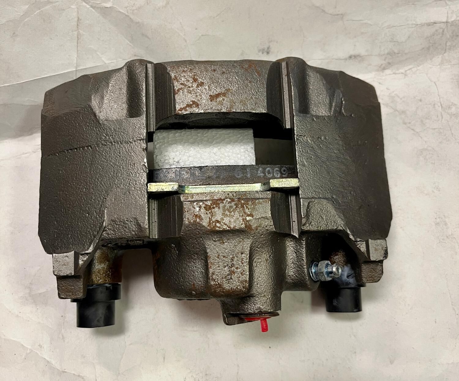 Bromsok vänster fram Buick Chev Cad Olds Pontiac 1983-90, Bendix L55304M - Bild 3