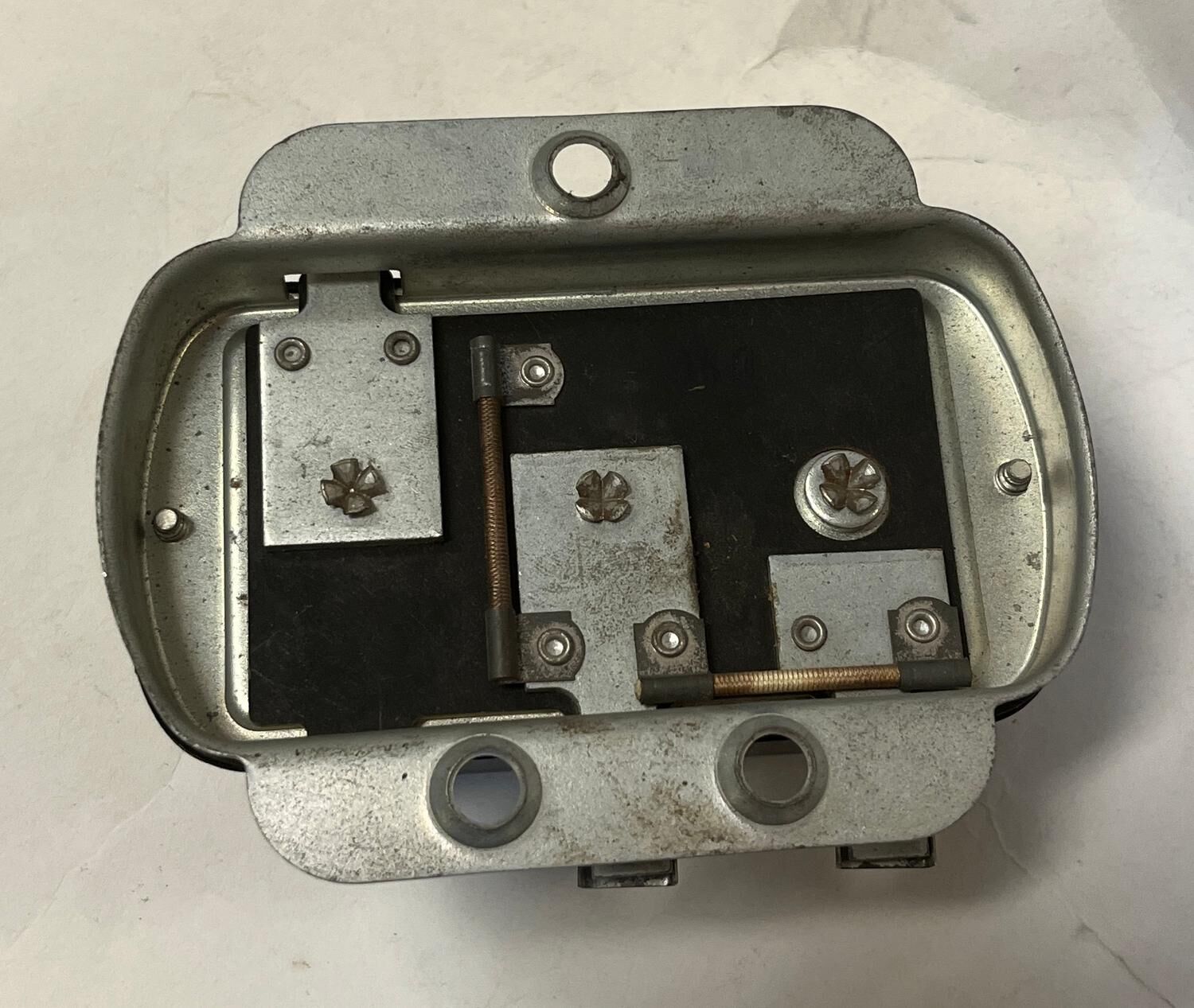 Laddningsrelä 12V pos/neg grd 27-31Amp Studebaker 1961, Echlin VR25 - Bild 2