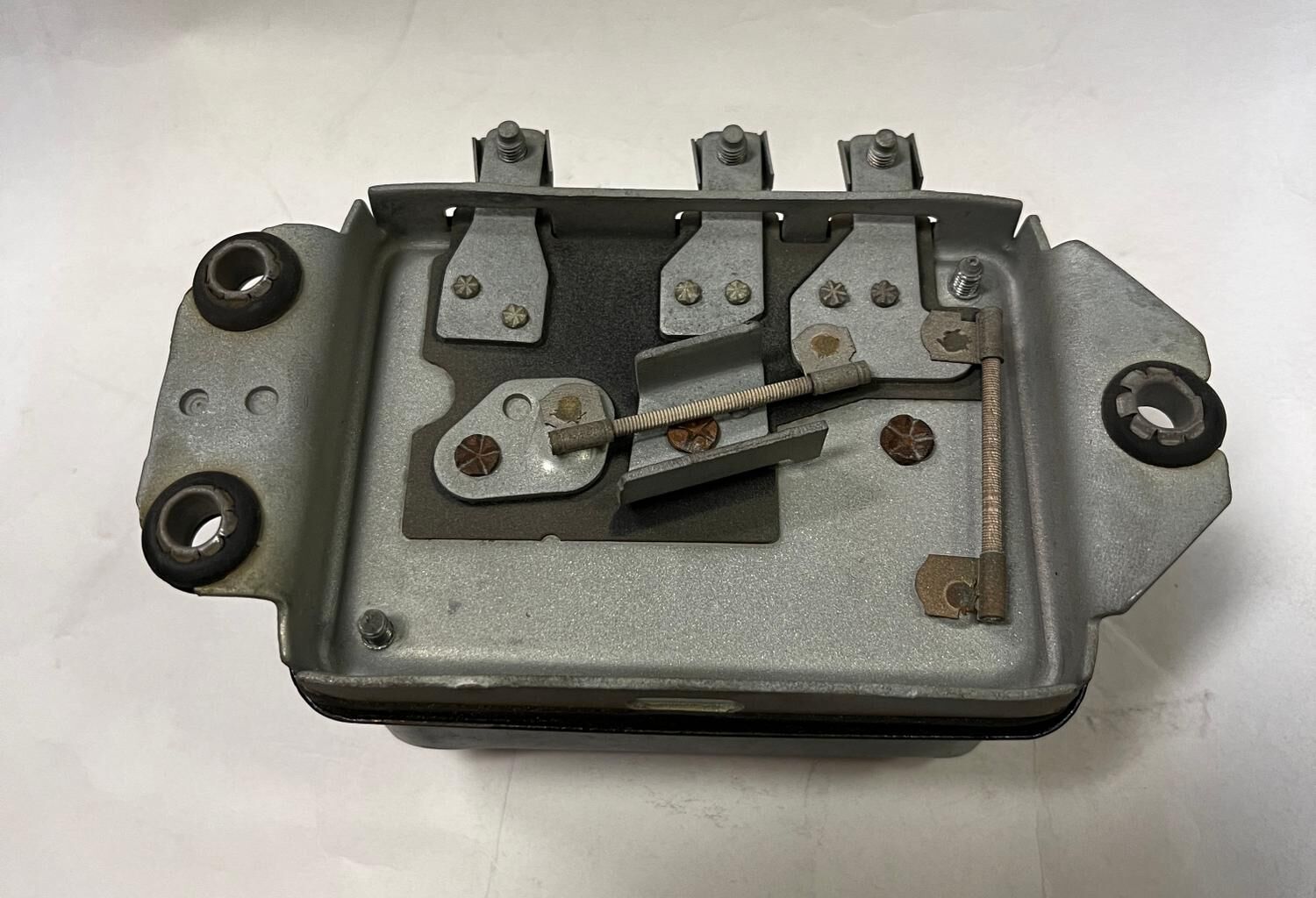 LADDNINGSRELÄ 12V 25A GM GMC 1940-61 6 + 8 CYL Delco Remy 1118945 - Bild 2