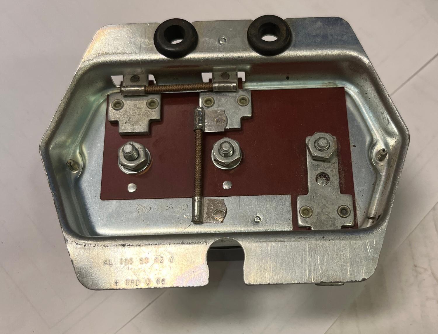 Laddningsrelä 6V 42-50A pos,grd Chry Dod Jeep Plym Nash 1948-71, AL-156 - Bild 2
