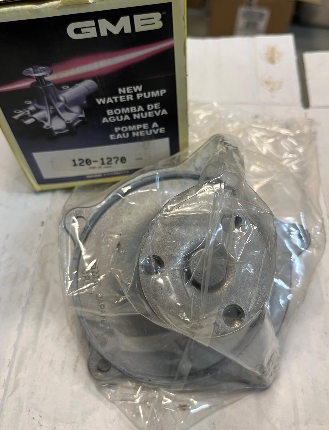 Vattenpump MOPAR V6 201-231 1990-2000 ,GMB 120-1270
