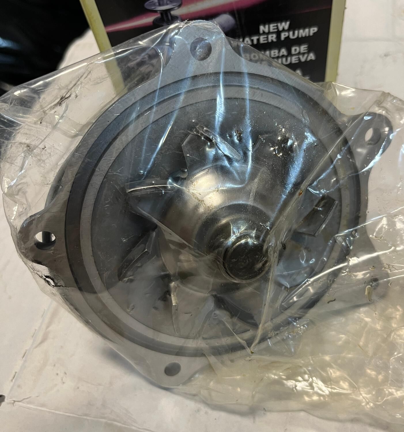 Vattenpump MOPAR V6 201-231 1990-2000 ,GMB 120-1270 - Bild 2
