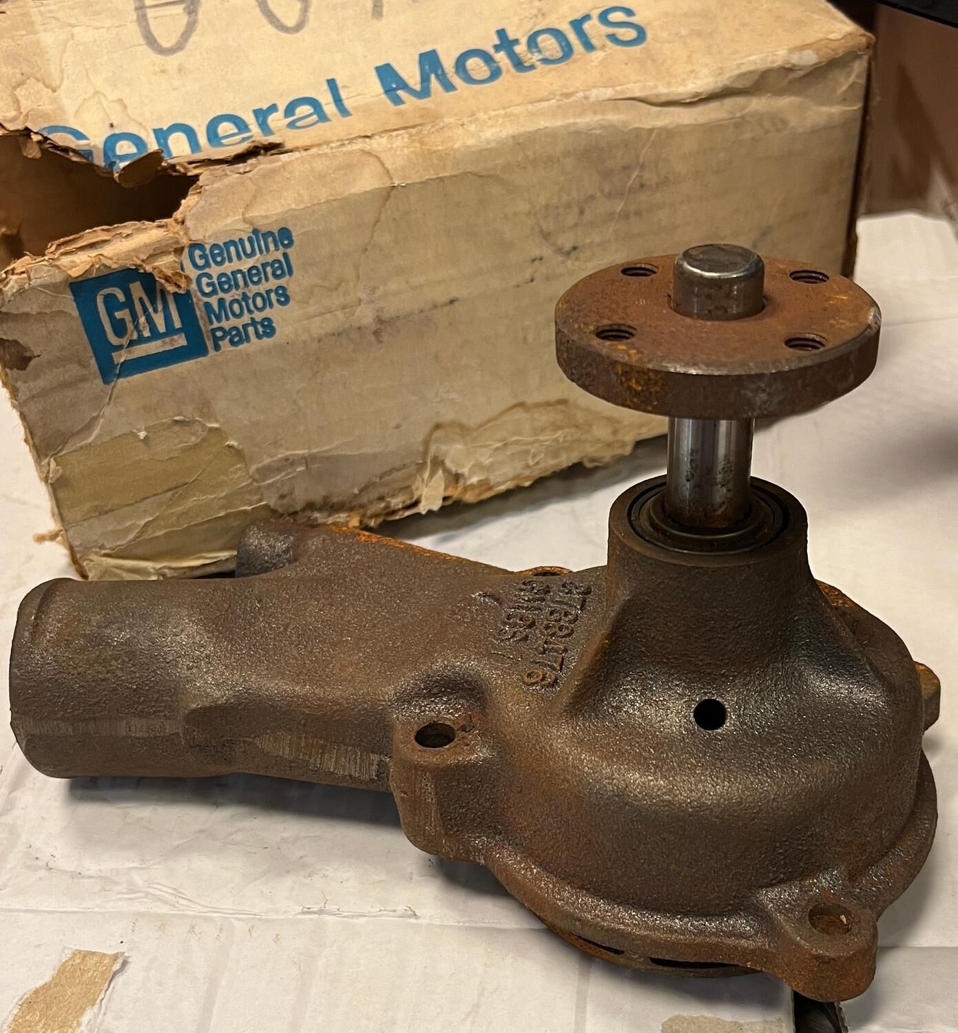 Vattenpump 230-250 GM & GMC 1962-74 , GM 3788476