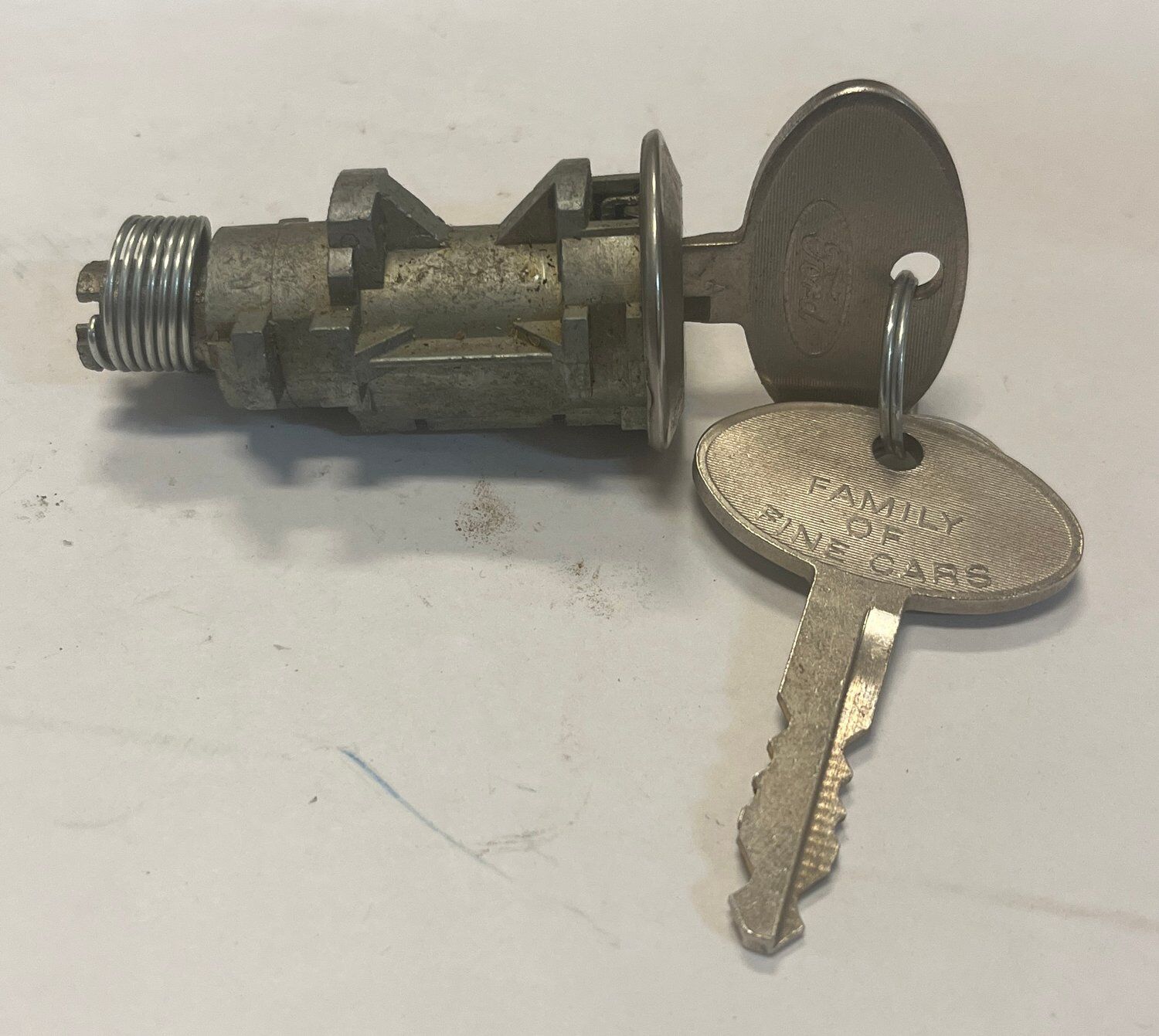 Bagageluckslås m nycklar Ford och Mercury 1974-1993 SMP 24421SY