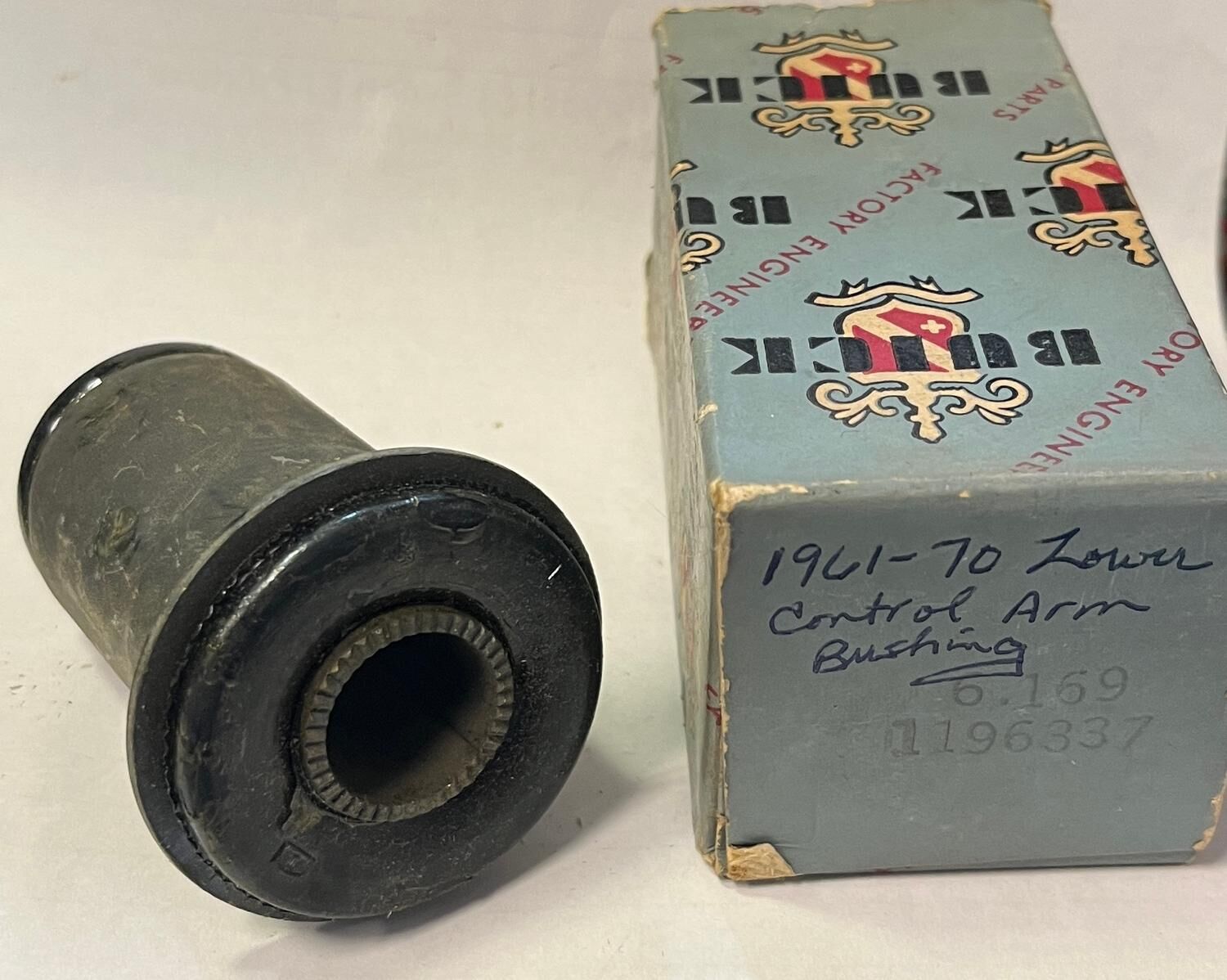Bussning front nedre bärarm Buick 1961-1970 , Buick 1196337 NOS - Bild 2