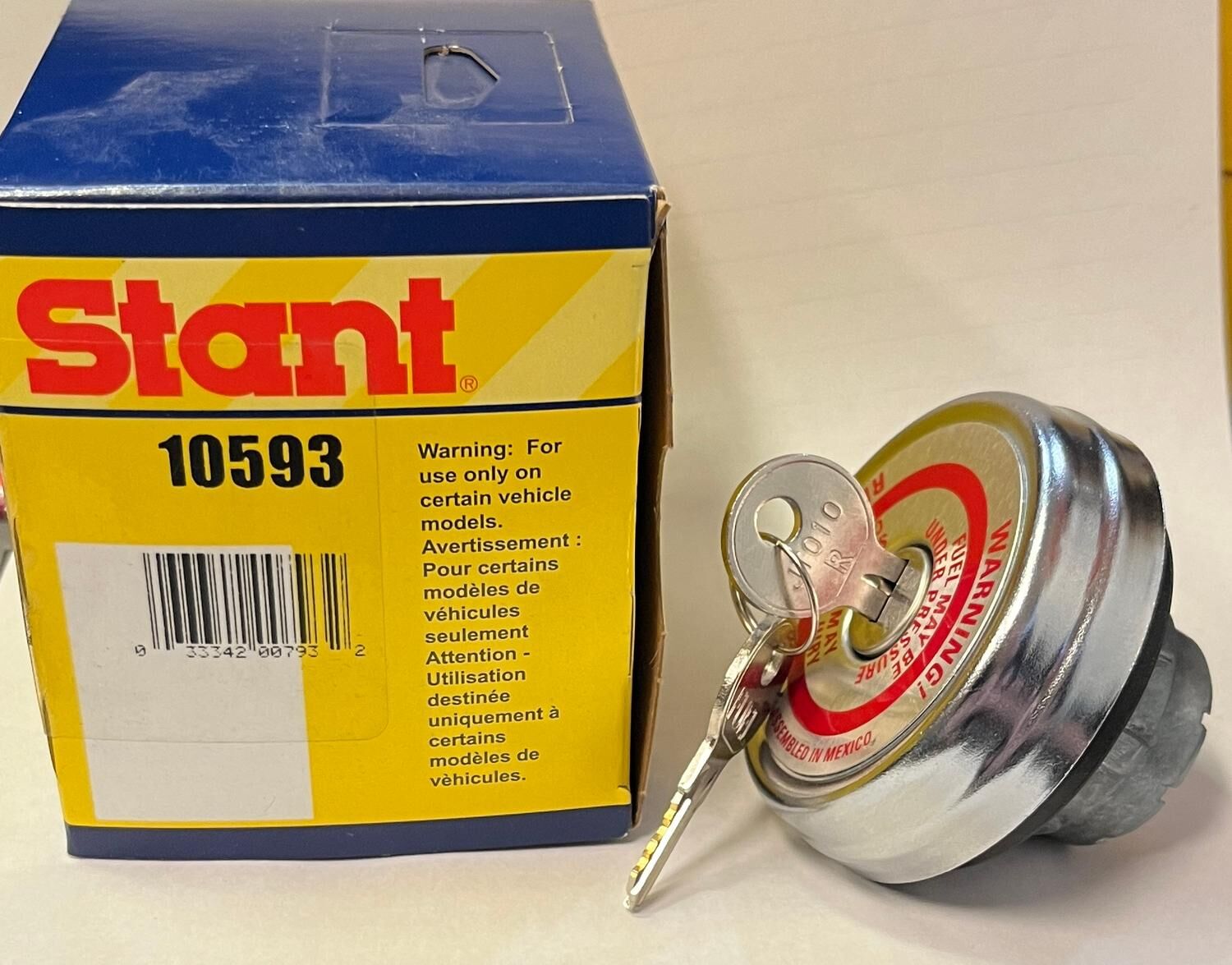 Låsbart tanklock med 2 nycklar GM Mopar VW Ford mfl 1931-1996 , Stant 10593