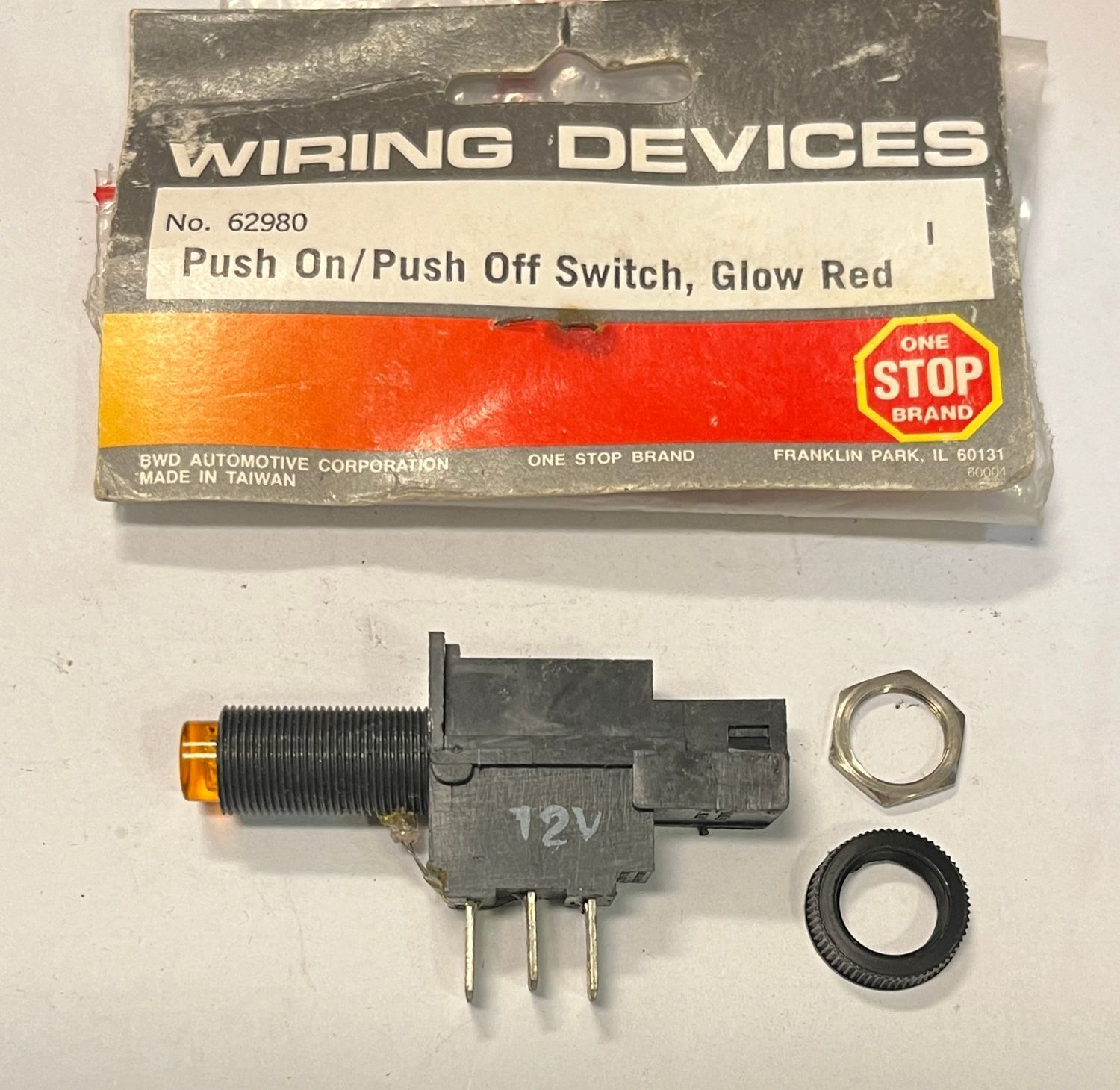 Startswitch / Startkontakt push on / off glow red , Wiring Devices 62980