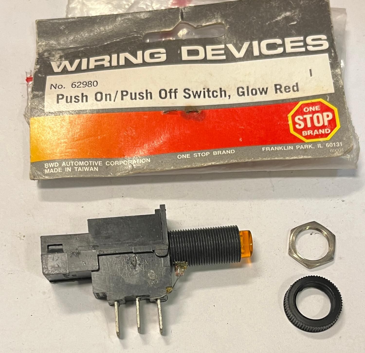 Startswitch / Startkontakt push on / off glow red , Wiring Devices 62980 - Bild 2