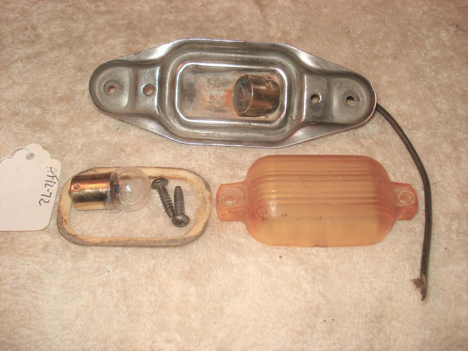 NUMMERSKYLTBELYSNING BAK CHEVROLET & GMC 1967-92, NOS GM 5958467