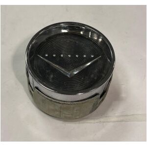 DELETE PLATTA MED V EMBLEM TILL INSTRUMENTBRÄDAN  1960 CADILLAC