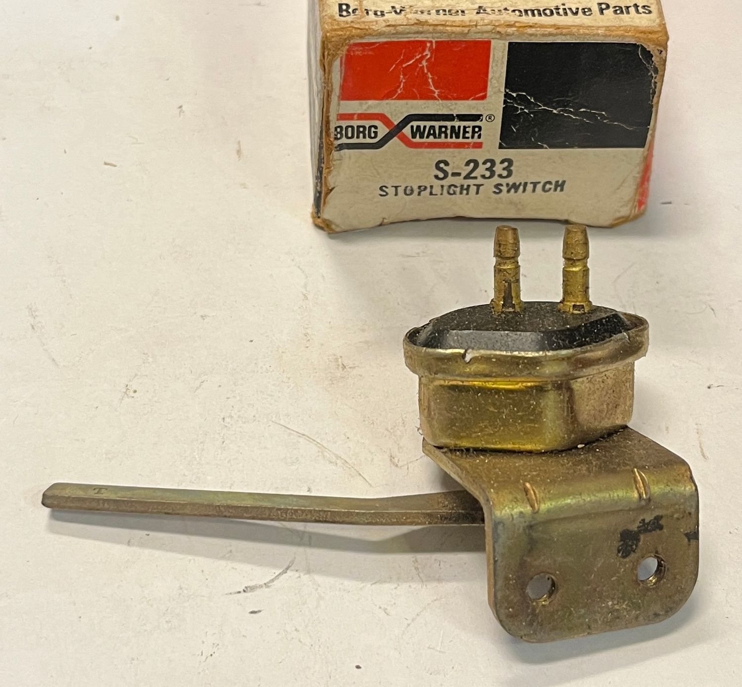 Bromsljuskontakt Chevrolet 1951-1972 GMC 1955-1972 Borg-Warner S-233