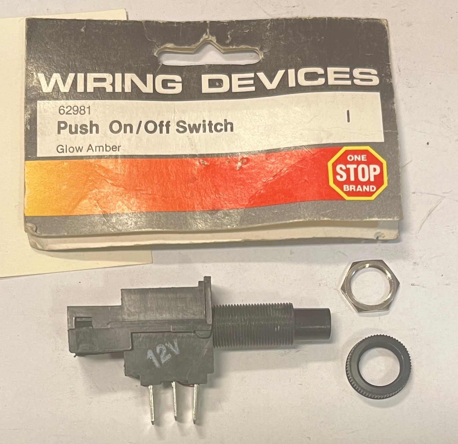 Belyst tryckströmbrytare Push On/Off Amber Wiring Devices 62981