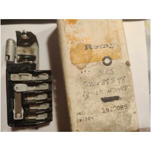 LJUSKONTAKT  OLDSMOBILE 1958-60  NOS 1995084